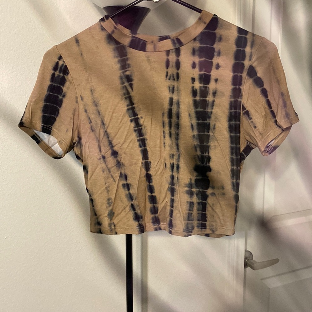 Fashion nova set. Size medium both shirt and pants. Never been worn.